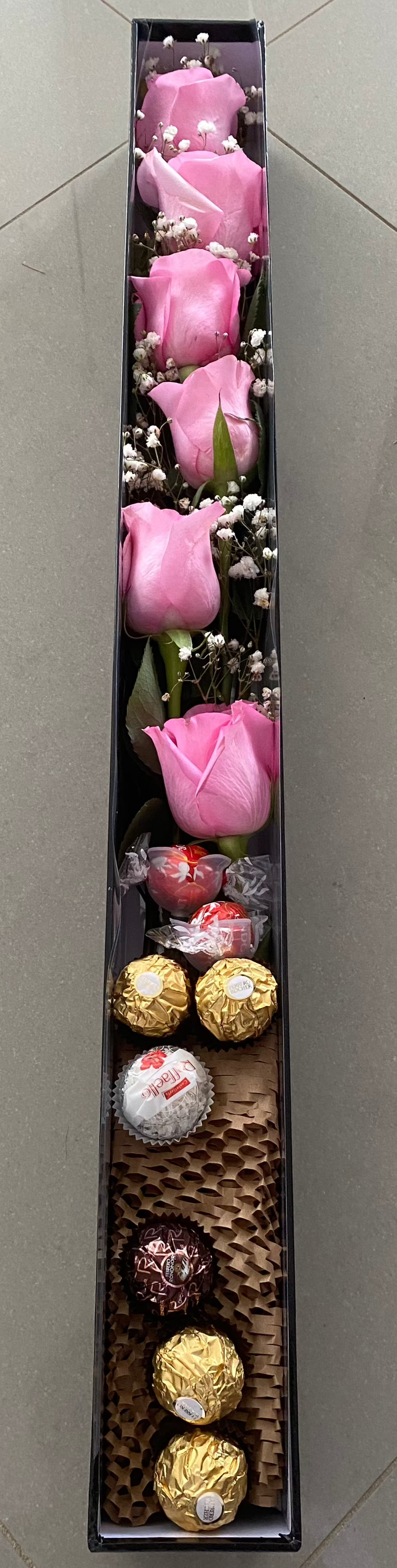 Rose arrangement in the box