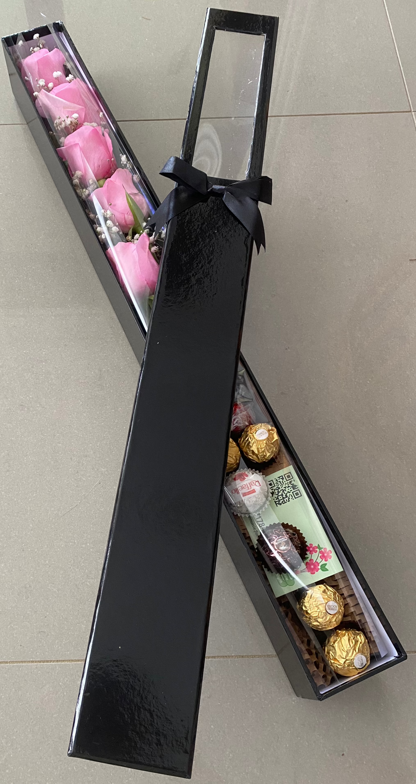 Rose arrangement in the box