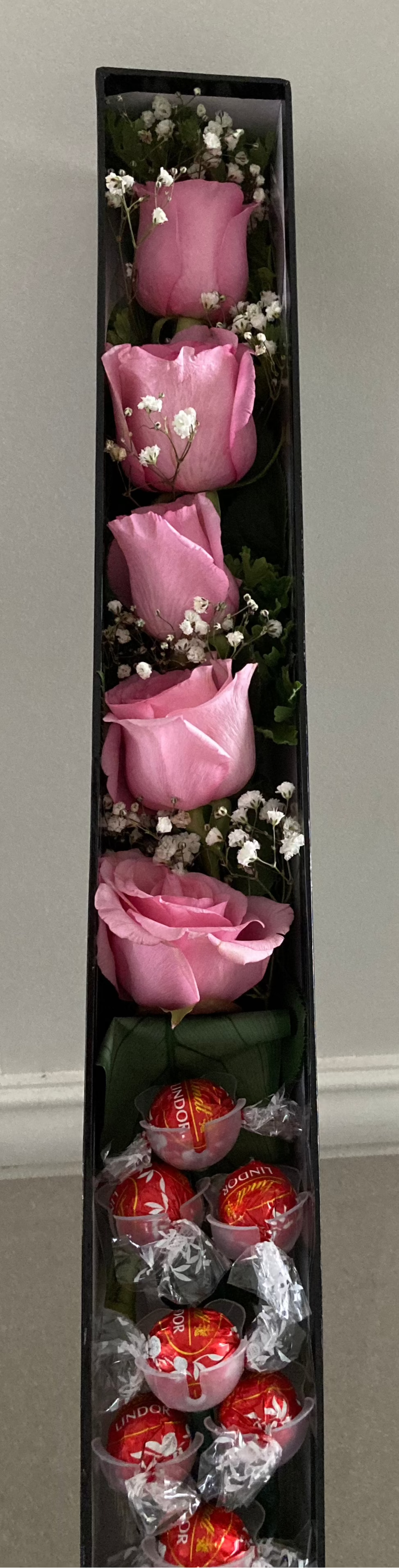 Rose arrangement in the box